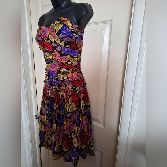Katie floral strapless dress size 5-6 - Picture 5 of 7